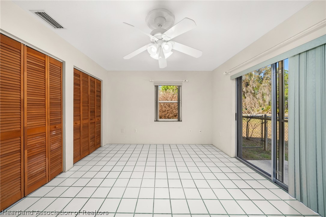 1273 Woodbury Avenue