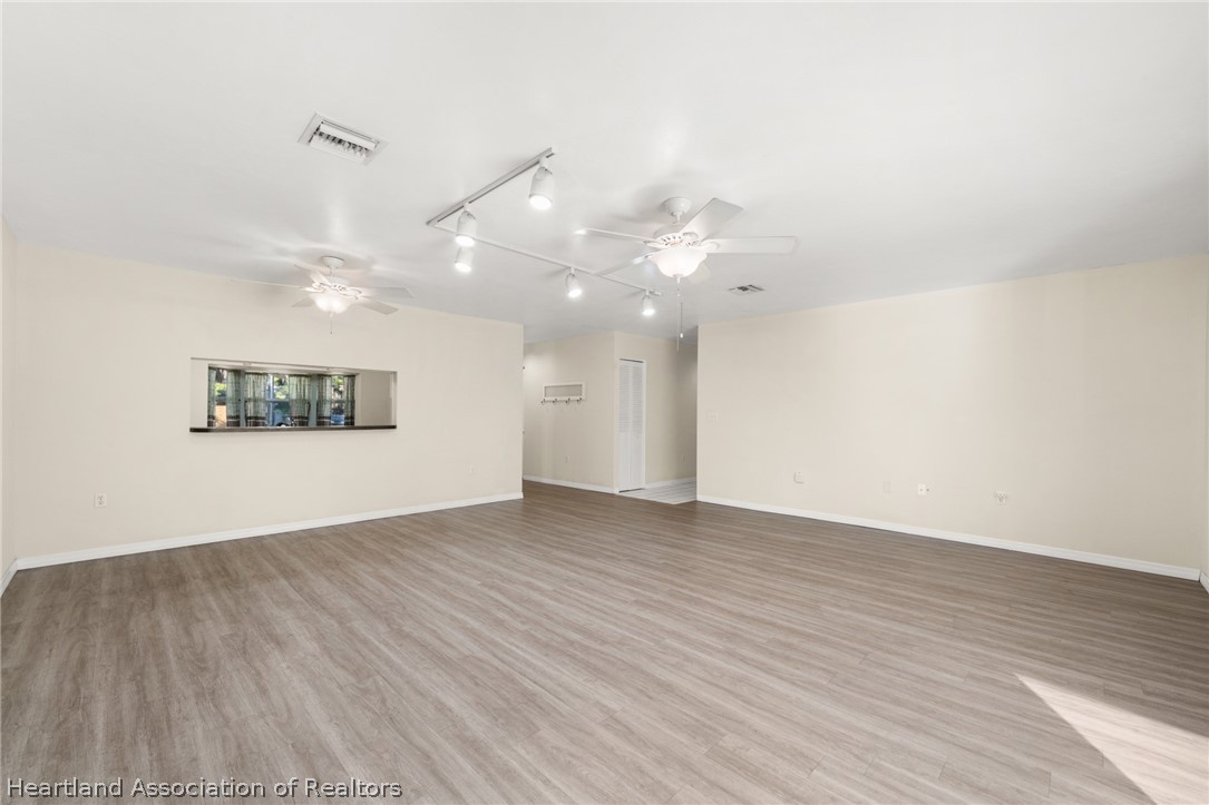 1273 Woodbury Avenue