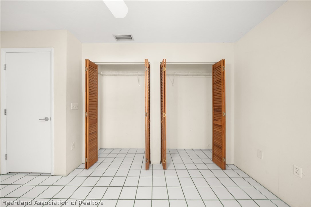 1273 Woodbury Avenue