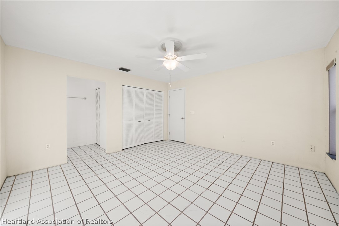 1273 Woodbury Avenue