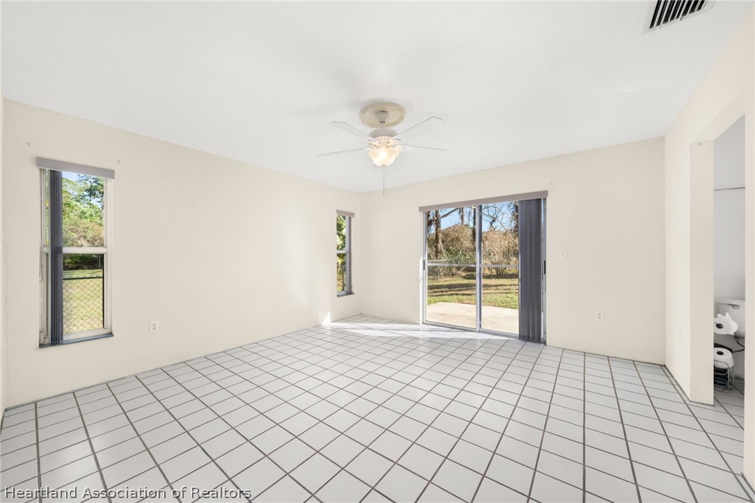 1273 Woodbury Avenue