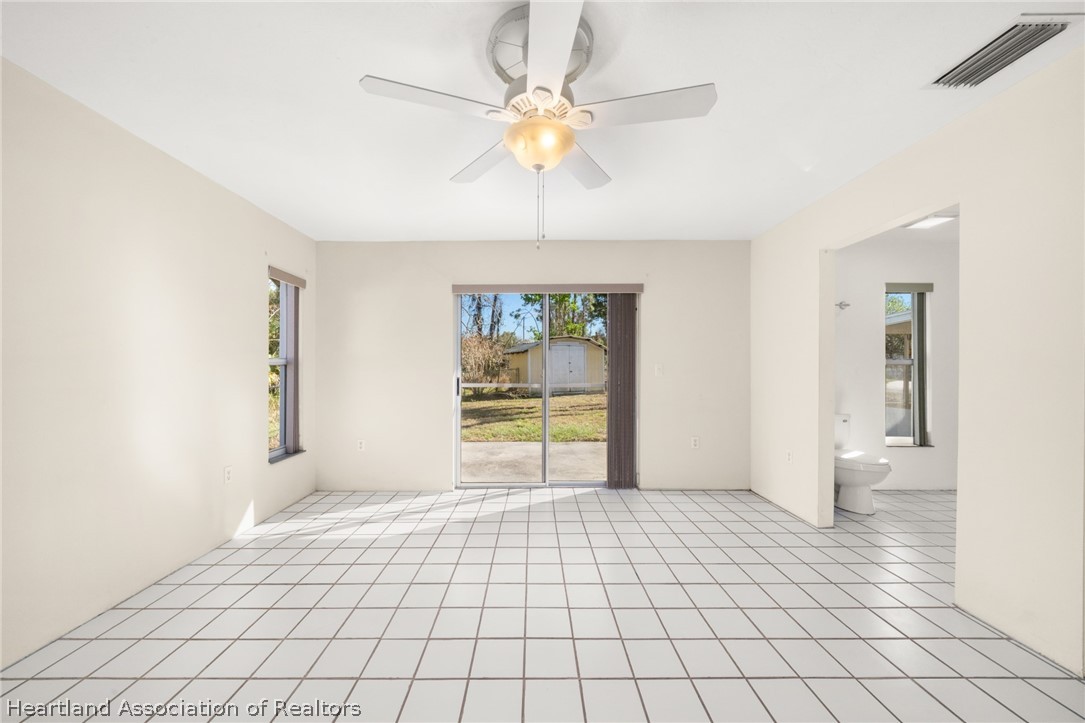 1273 Woodbury Avenue