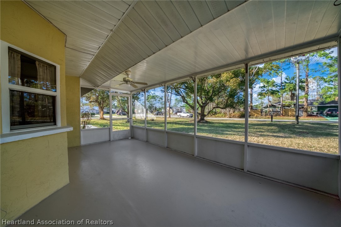 1273 Woodbury Avenue