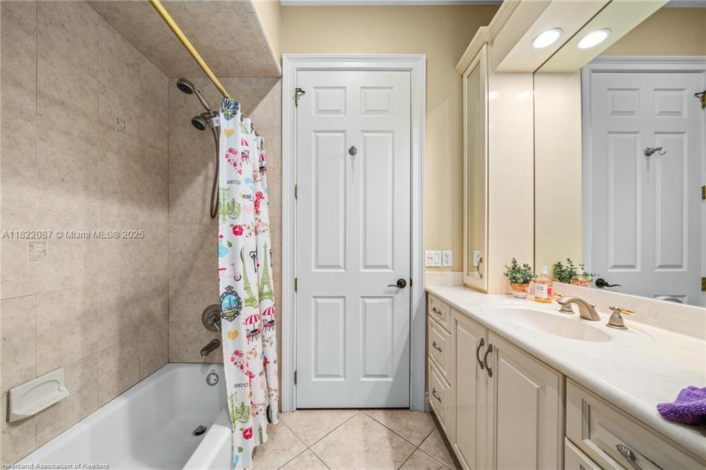 3859 Enchanted Oaks LN