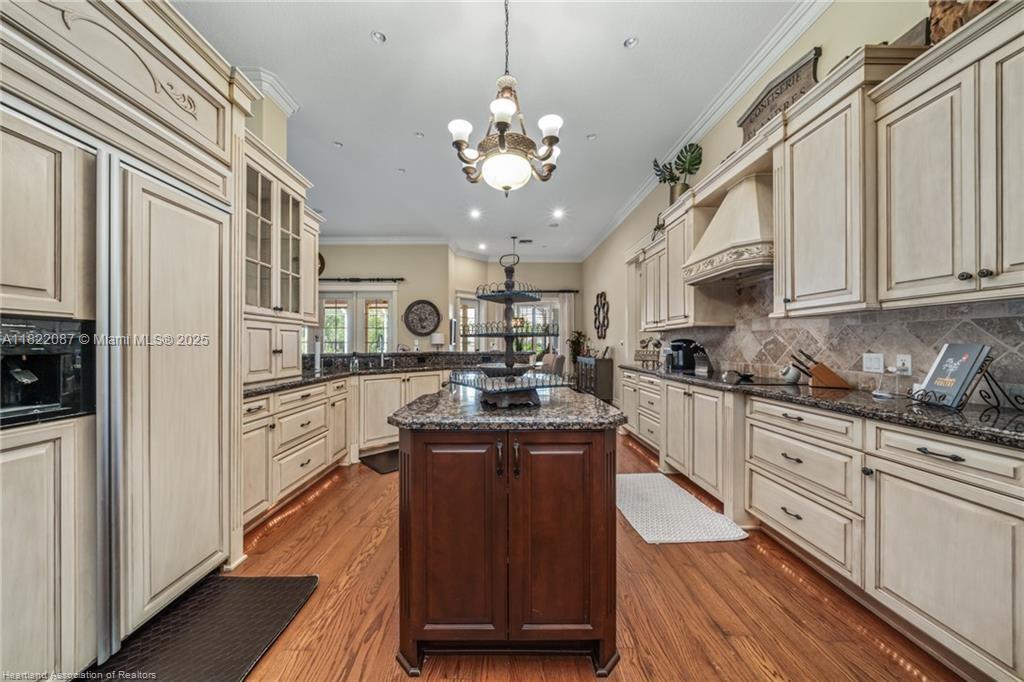 3859 Enchanted Oaks LN