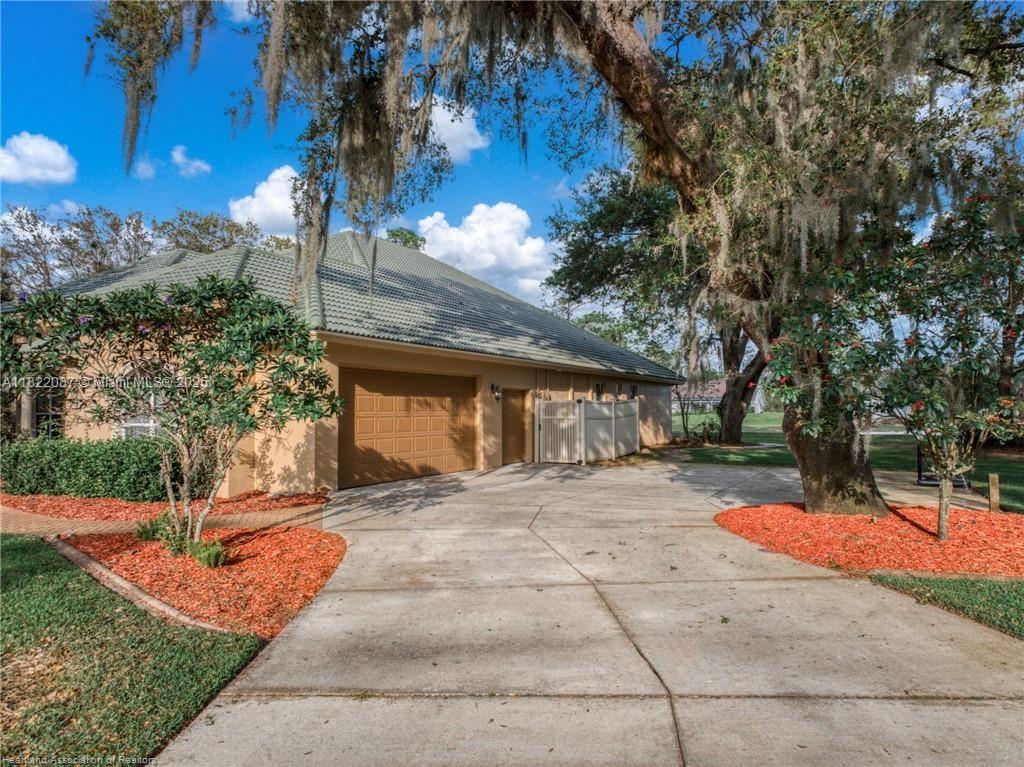 3859 Enchanted Oaks LN