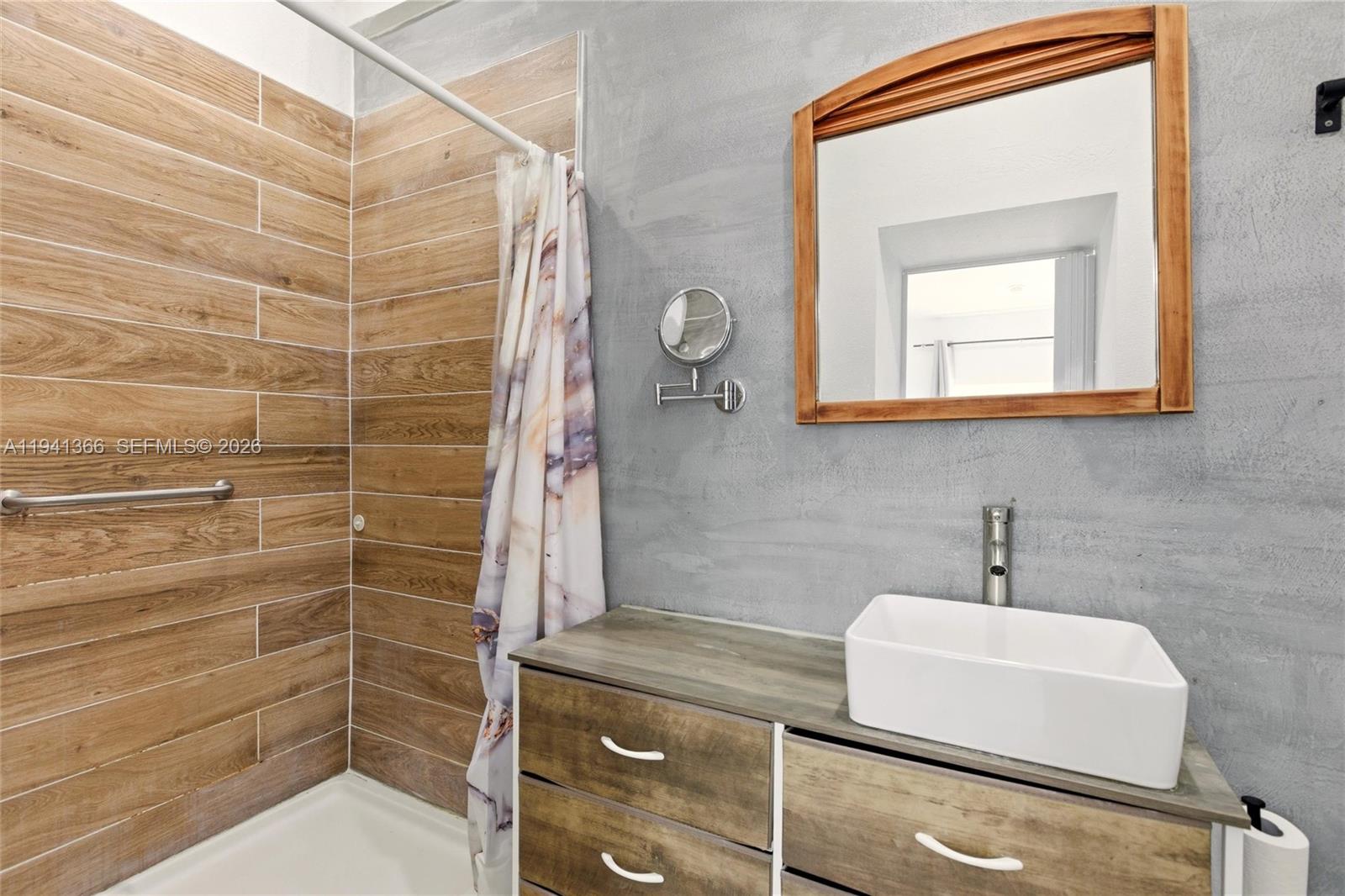 2124 Gardenview Road