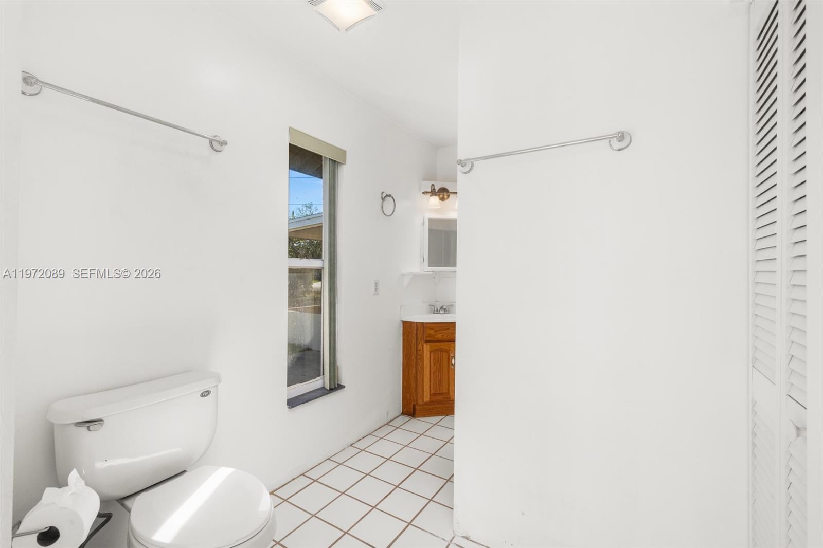 1273 Woodbury Avenue