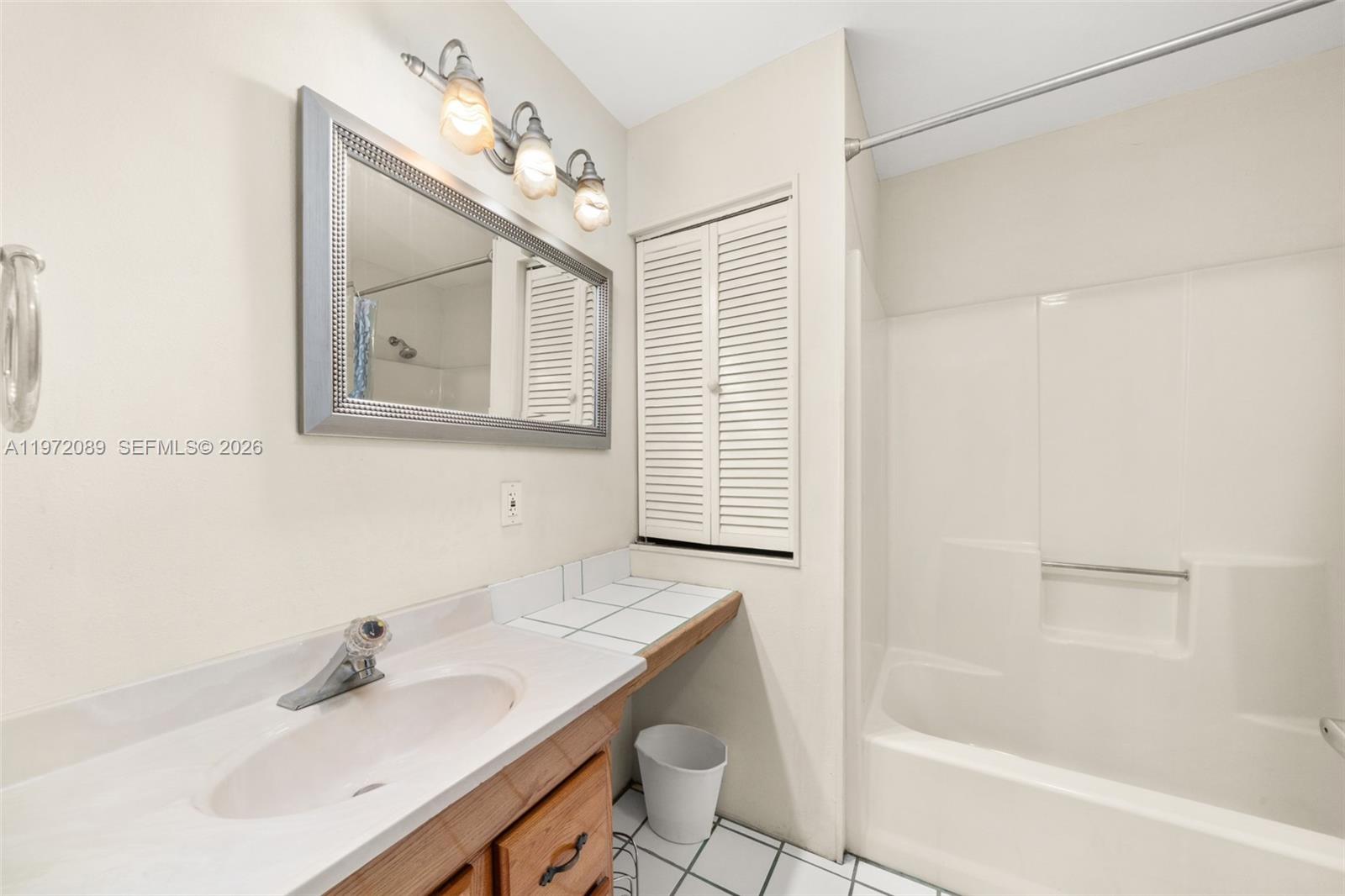 1273 Woodbury Avenue