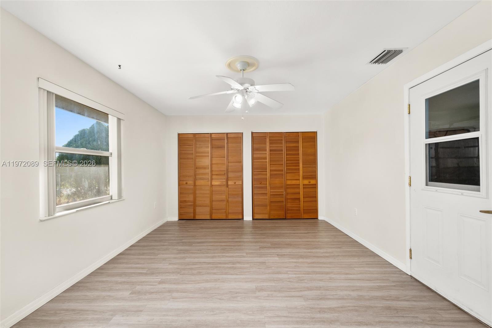 1273 Woodbury Avenue