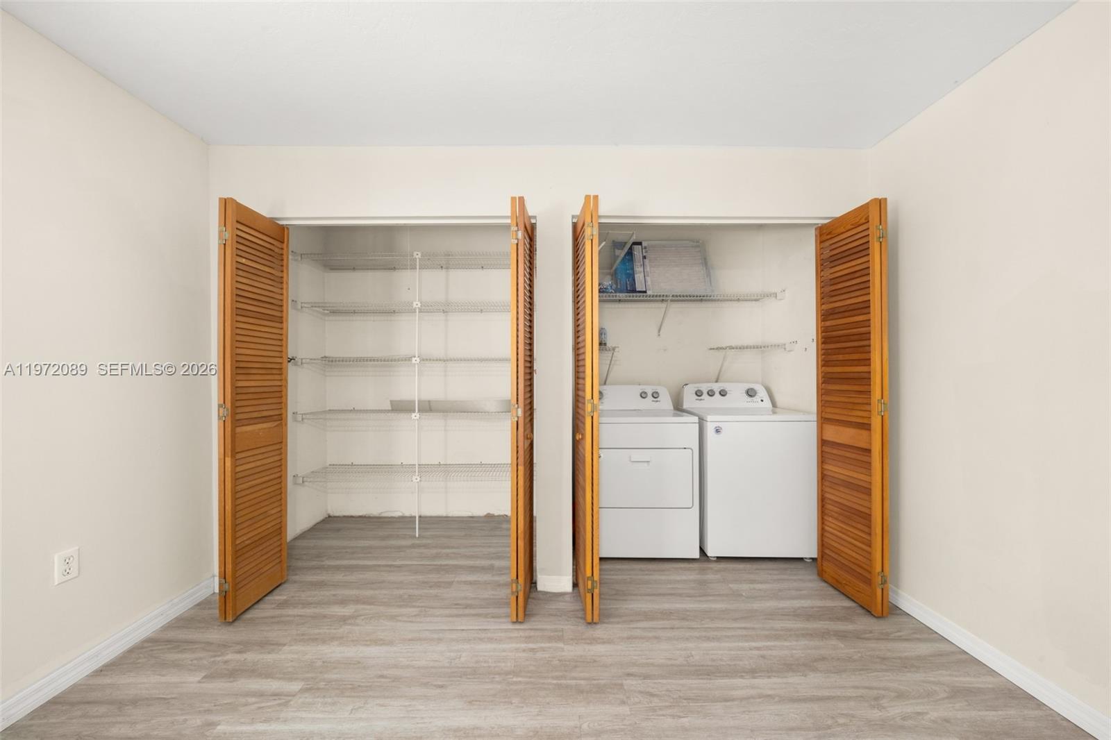 1273 Woodbury Avenue