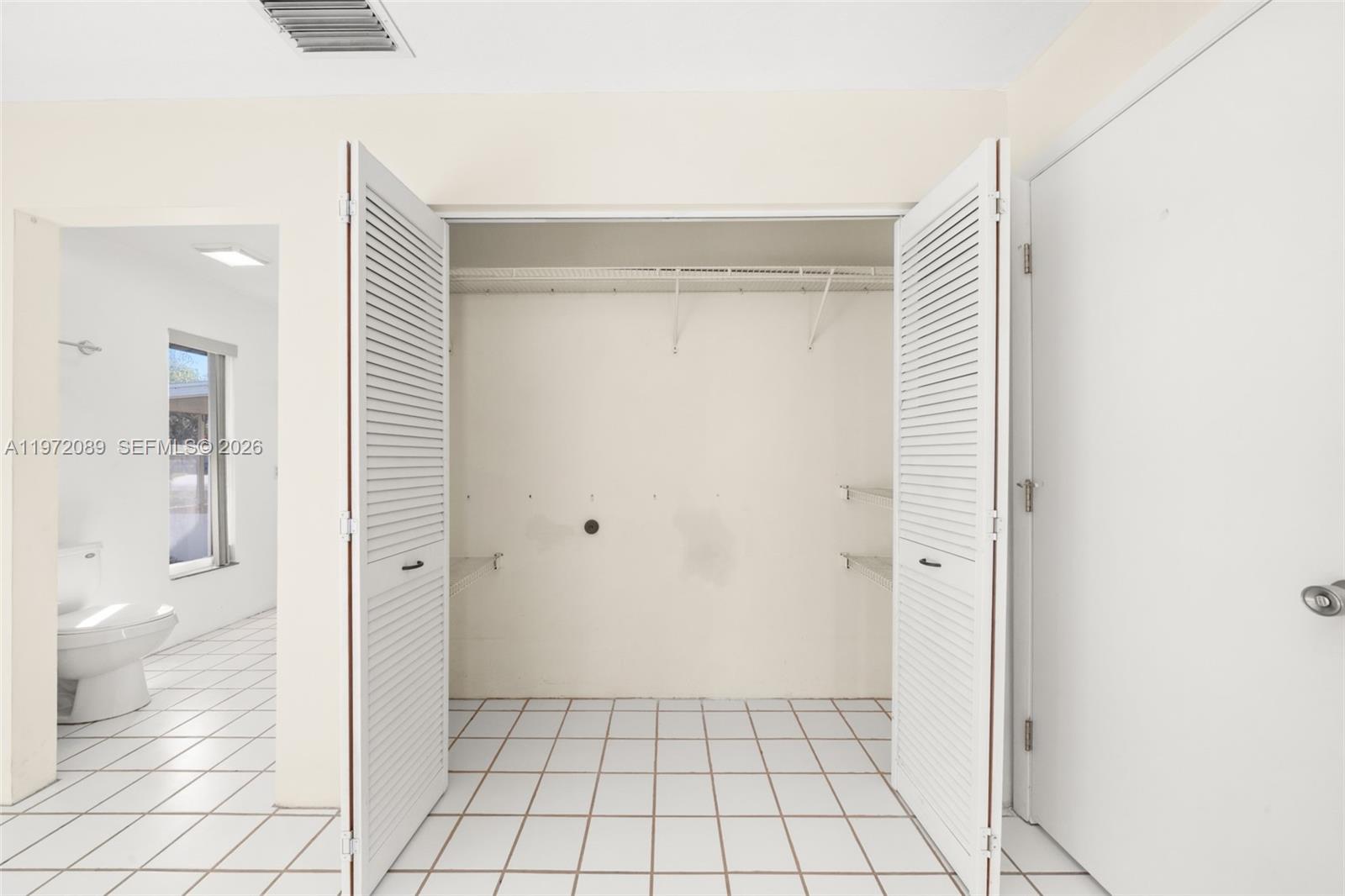 1273 Woodbury Avenue