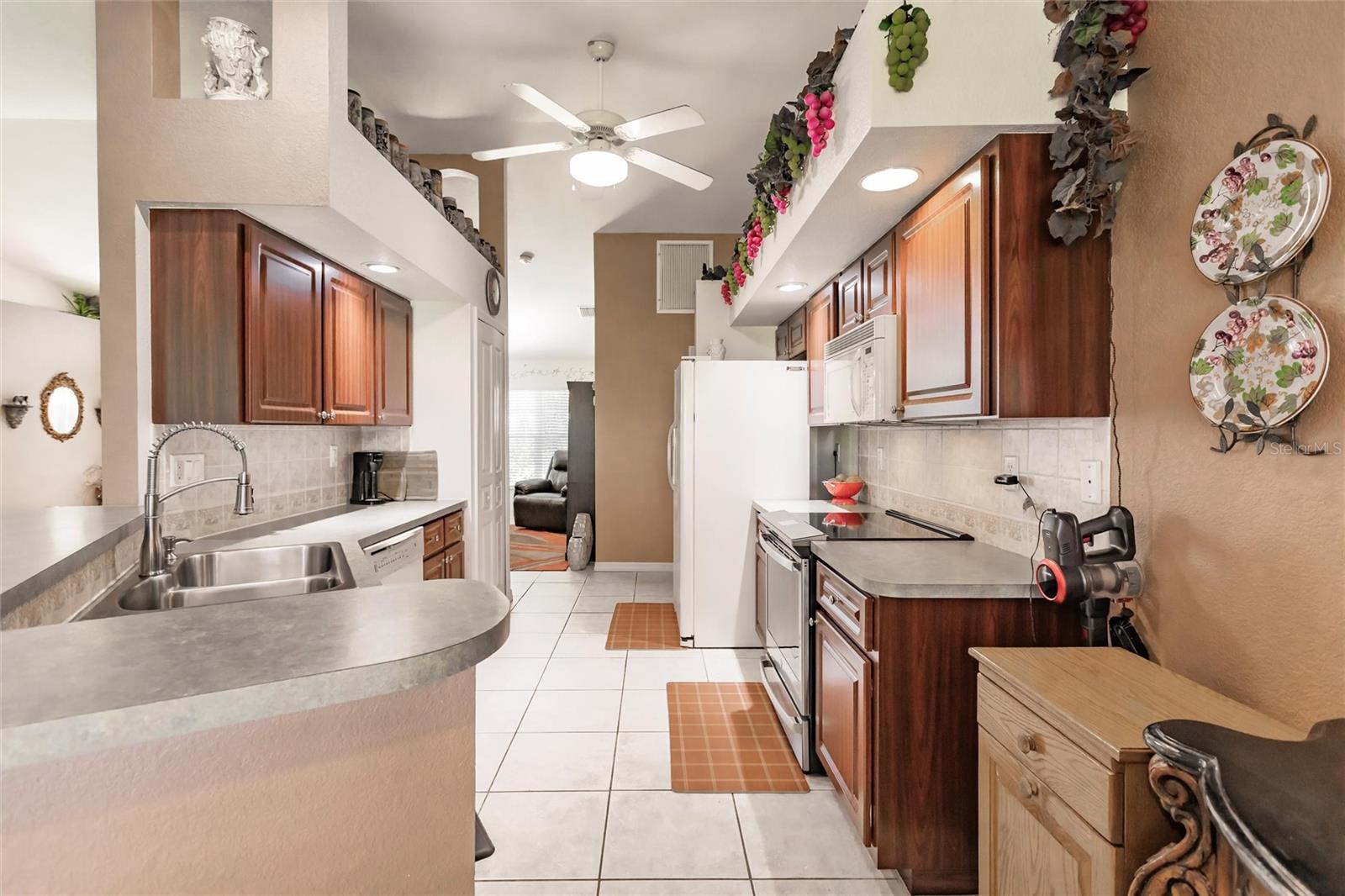 8230 SW LIVERPOOL RD