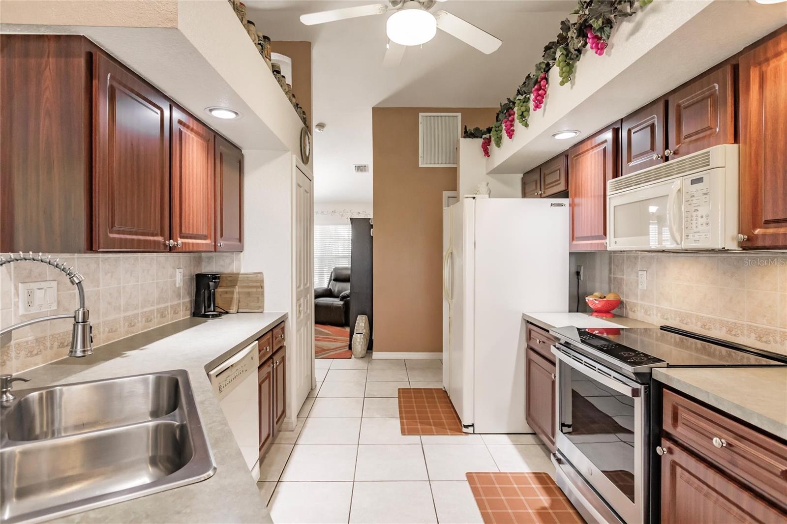 8230 SW LIVERPOOL RD