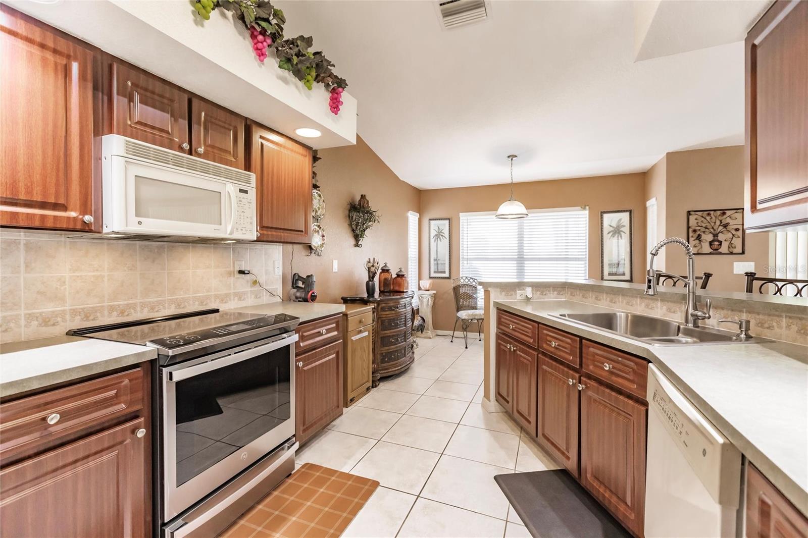 8230 SW LIVERPOOL RD