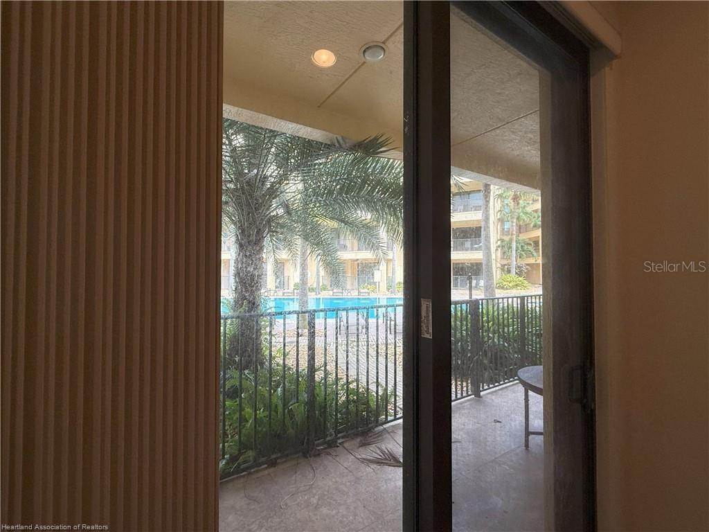 2351 LAKEVIEW DR #115