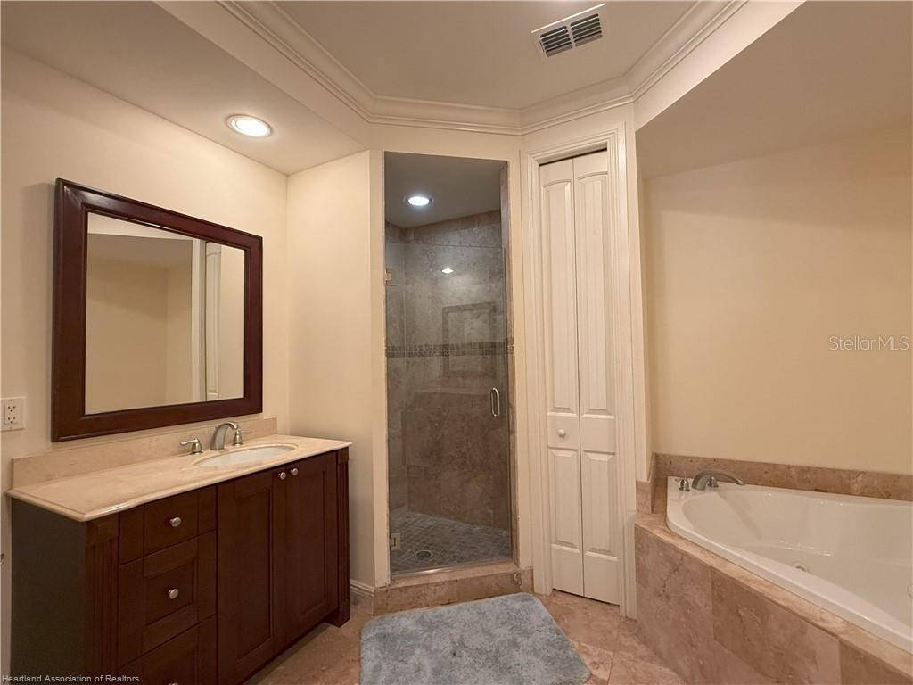 2351 LAKEVIEW DR #115