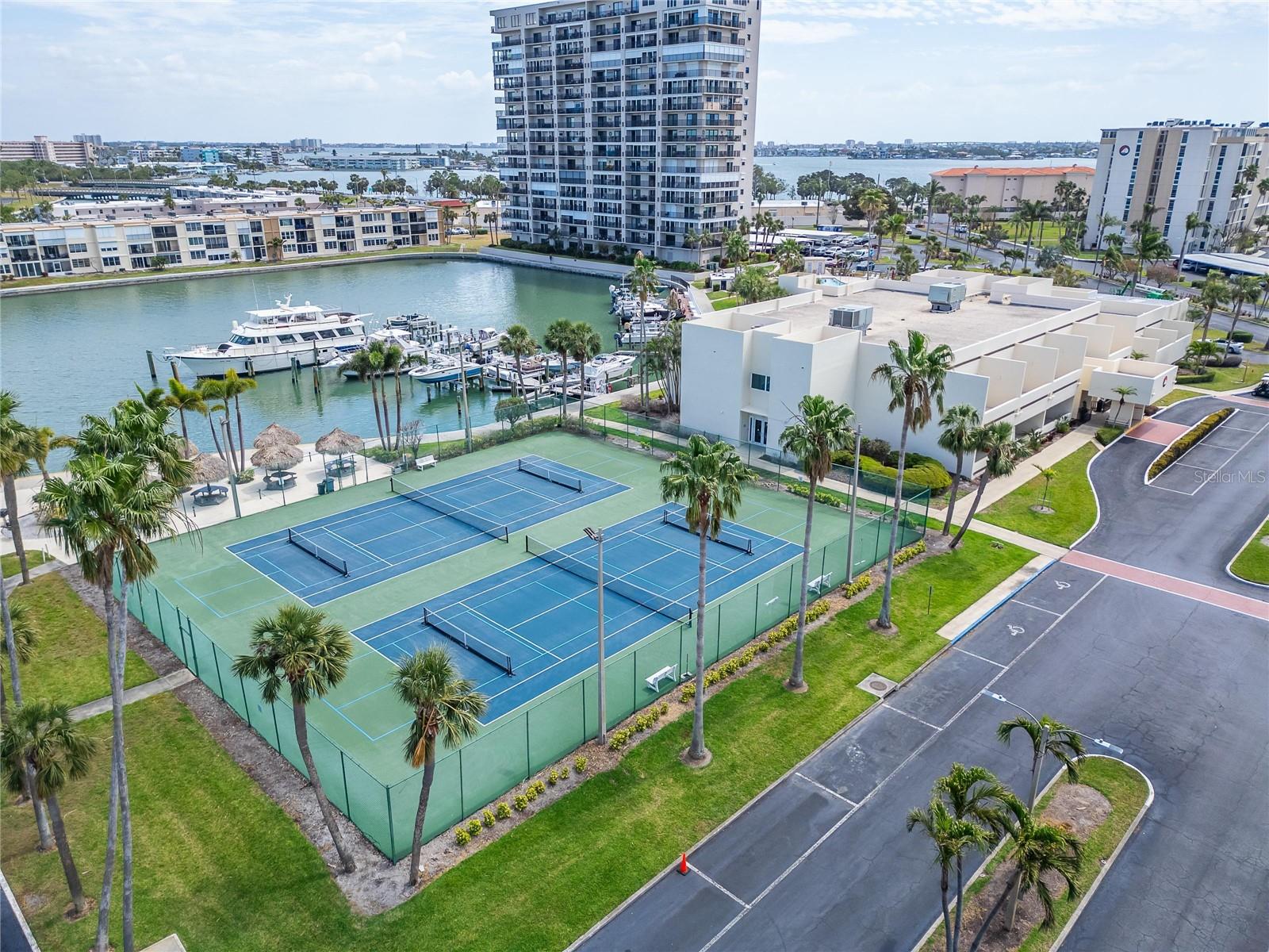 7700 SUN ISLAND DR S #107