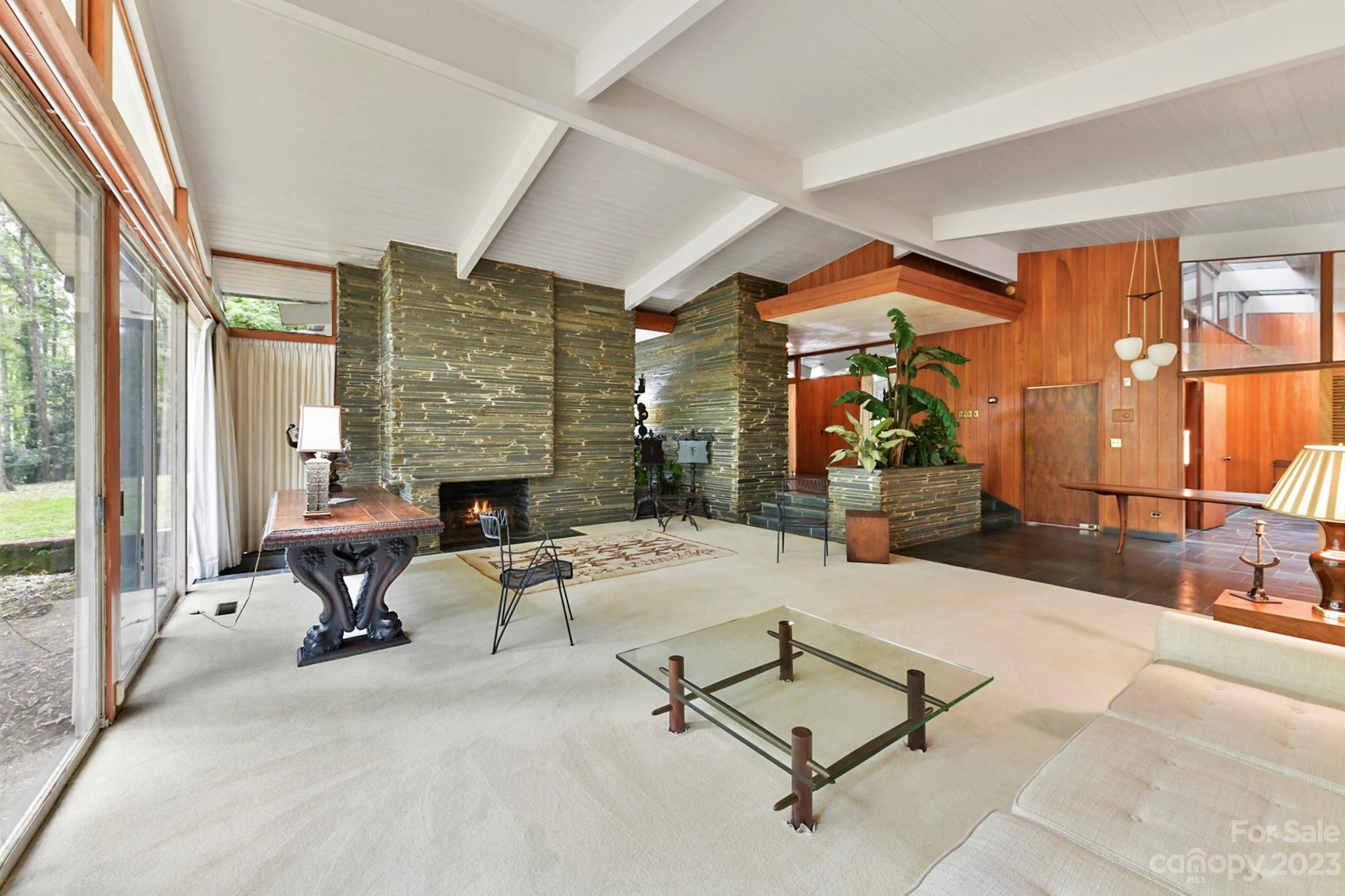 1030 Huntington Park Dr