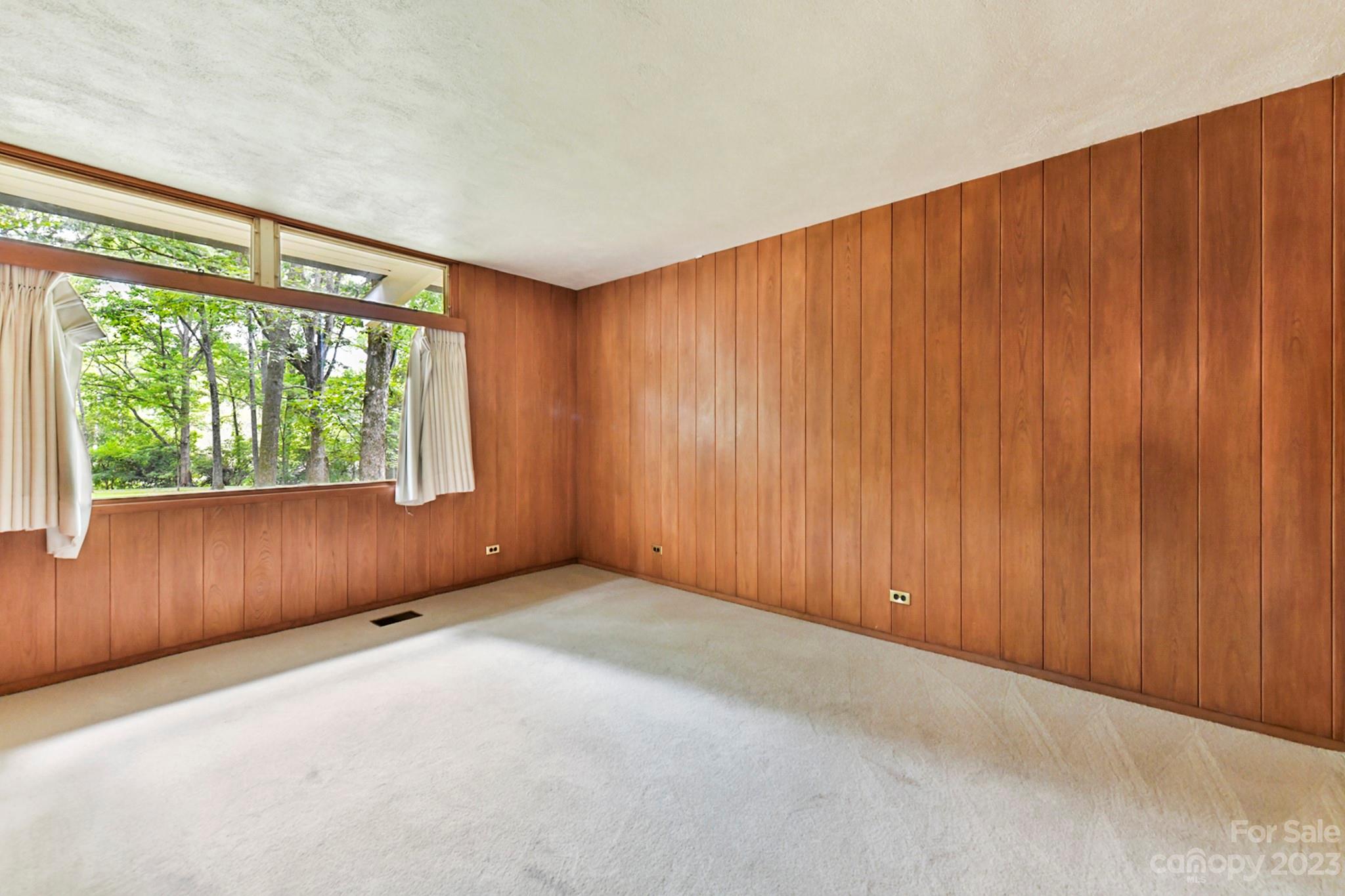 1030 Huntington Park Dr