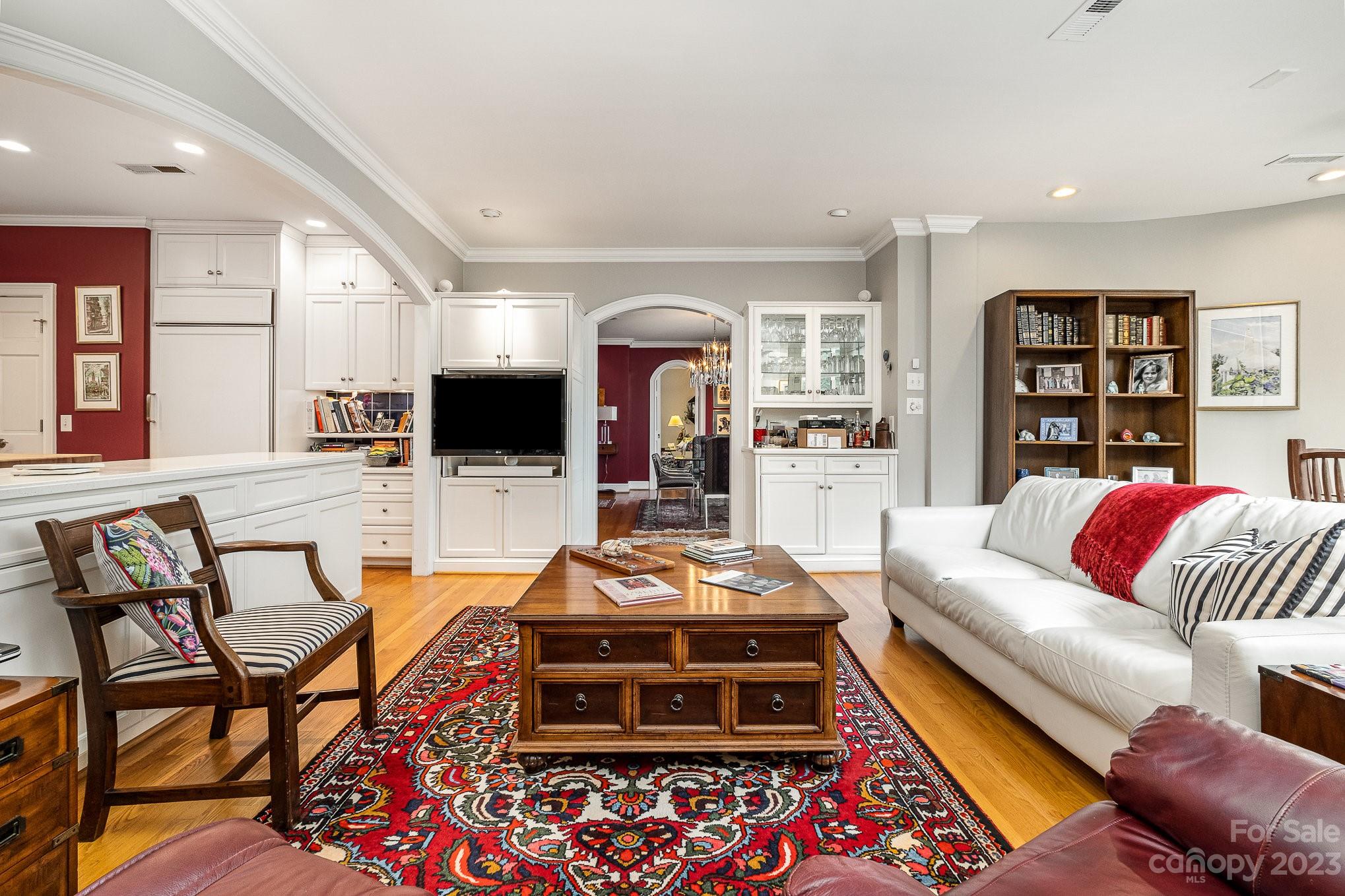 842 Cherokee Road