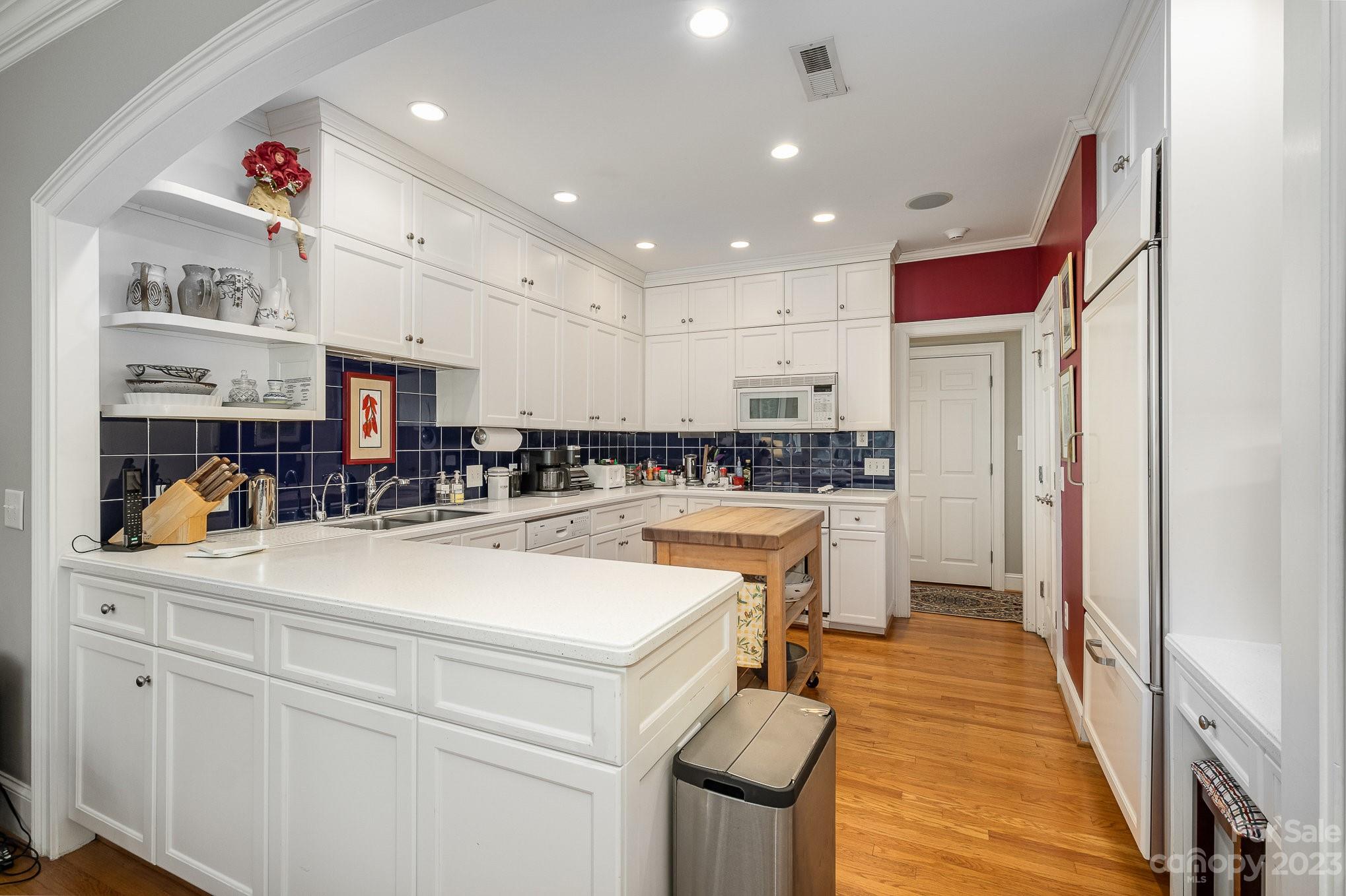 842 Cherokee Road