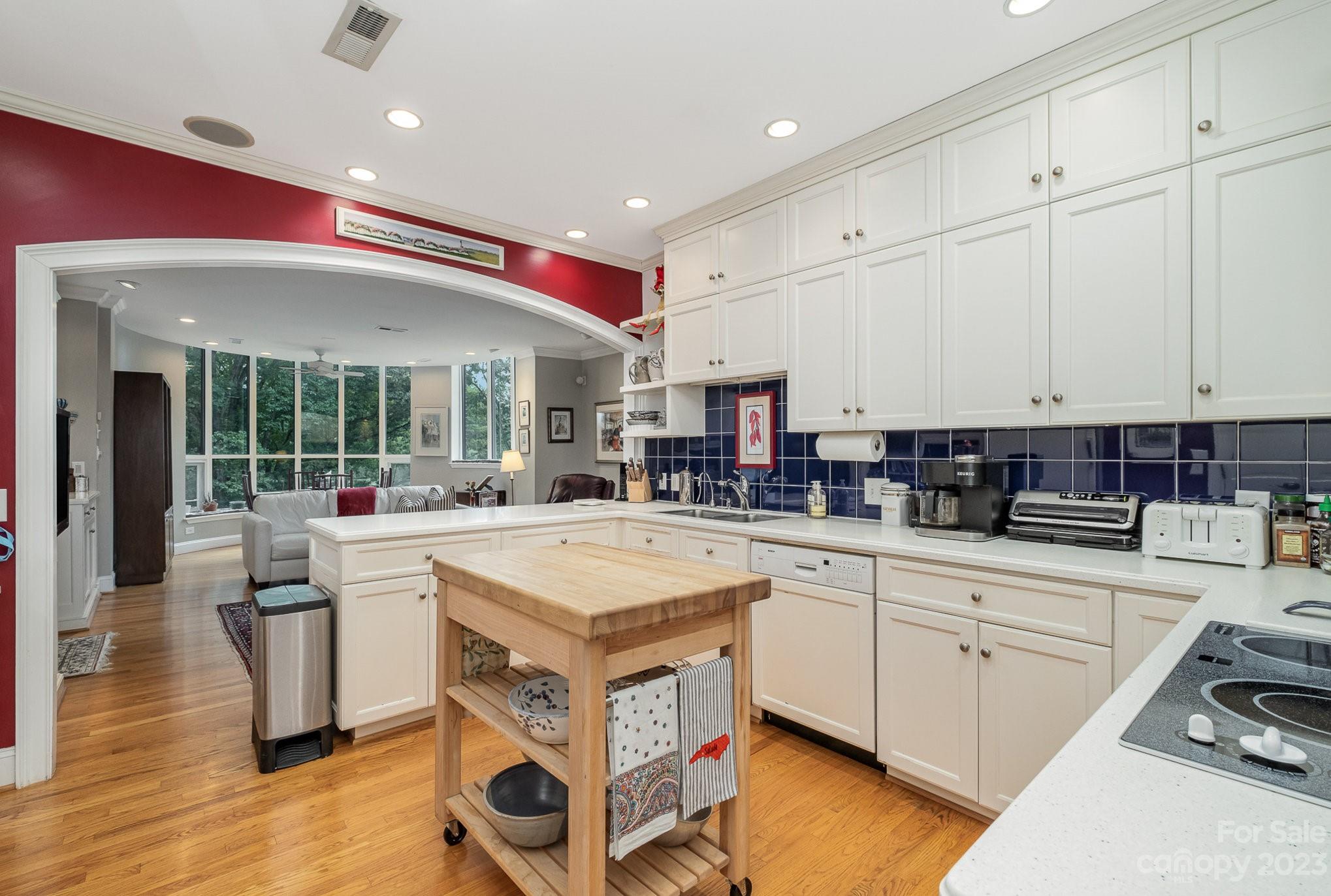 842 Cherokee Road