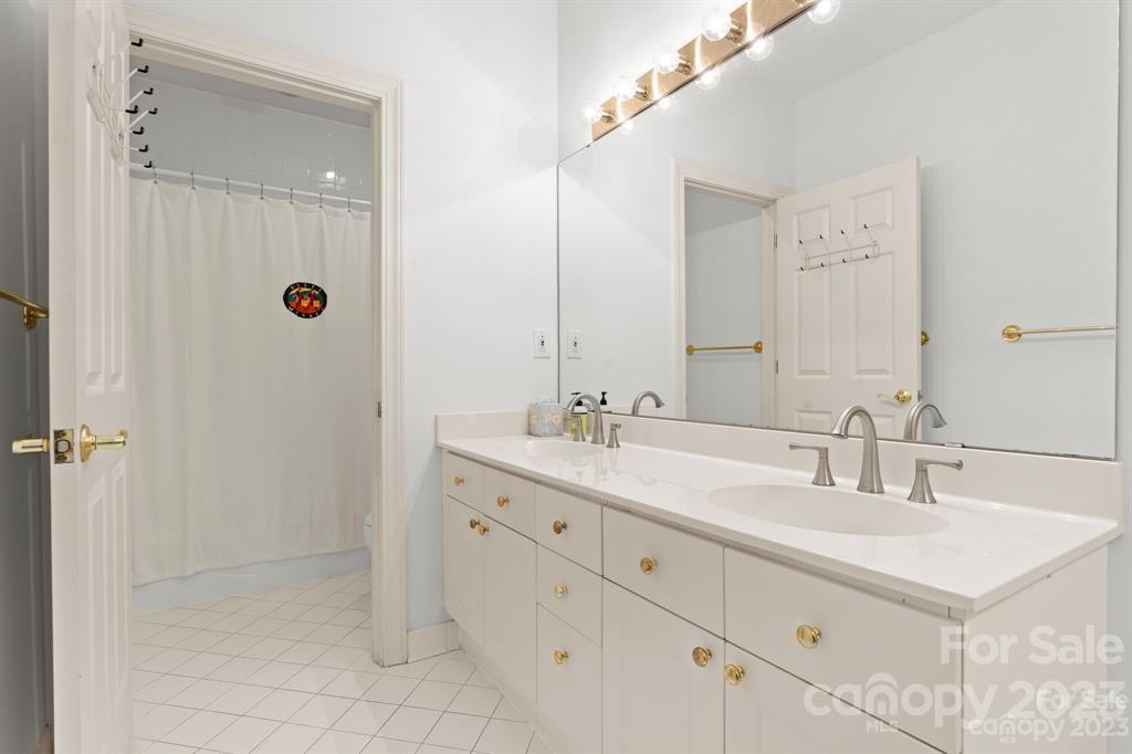 310 Arlington Avenue Unit: 327