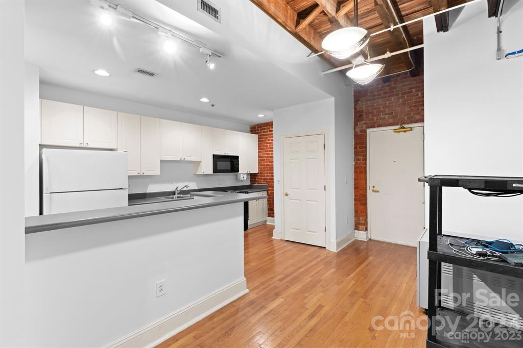 310 Arlington Avenue Unit: 327