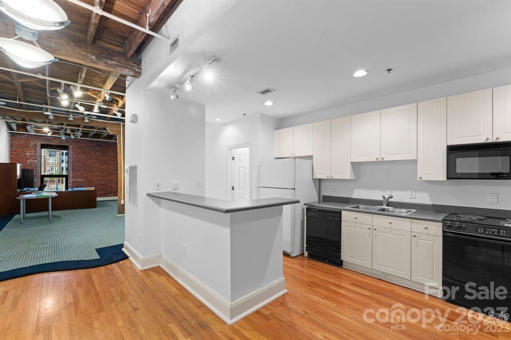 310 Arlington Avenue Unit: 327