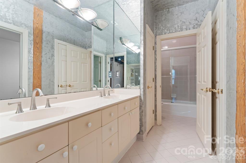 310 Arlington Avenue Unit: 329