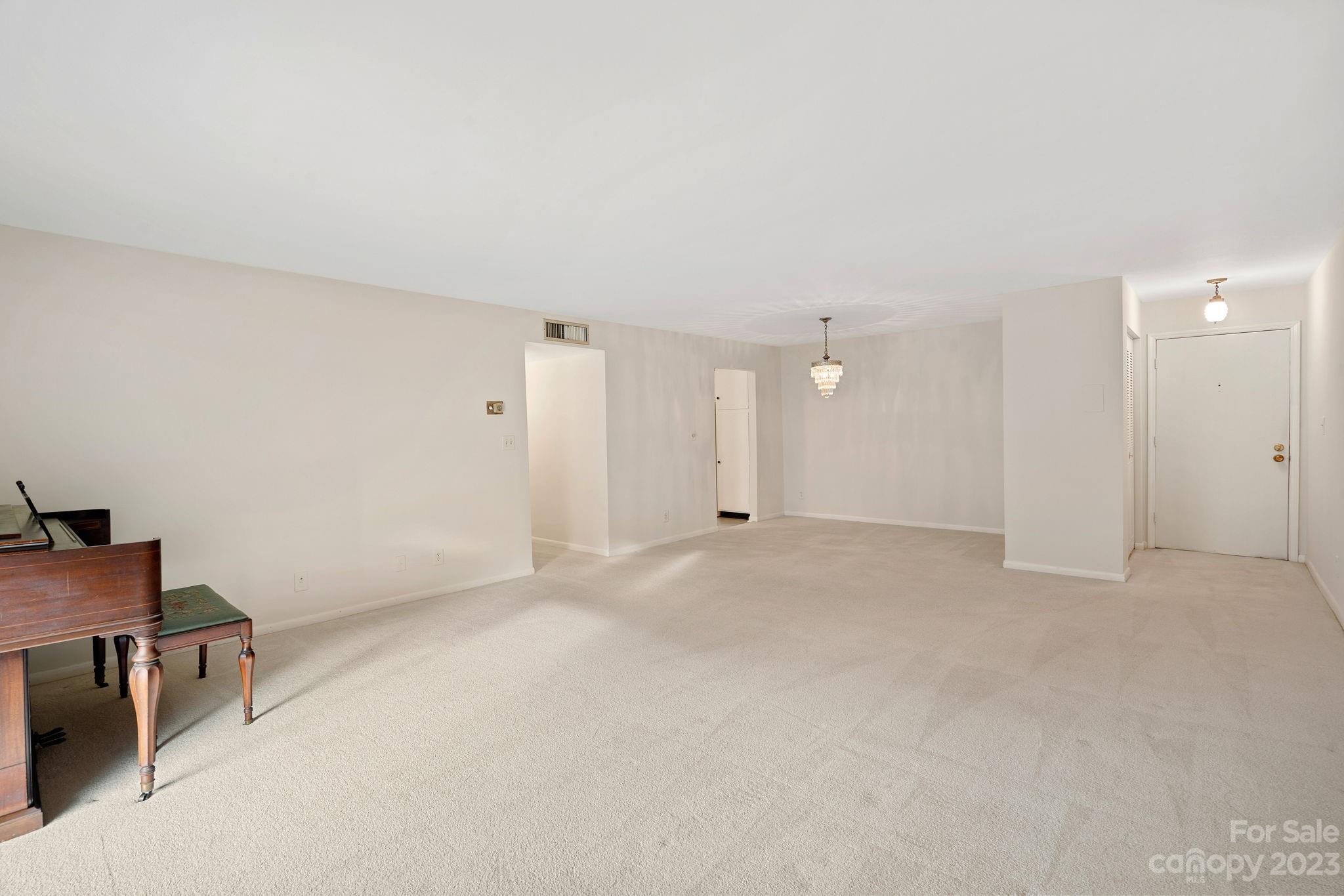 1323 Queens Road Unit: 304