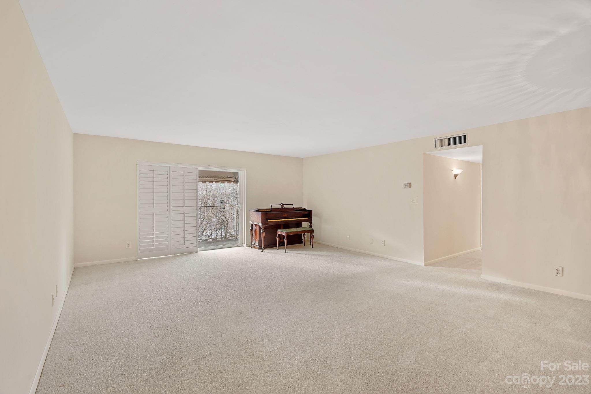 1323 Queens Road Unit: 304