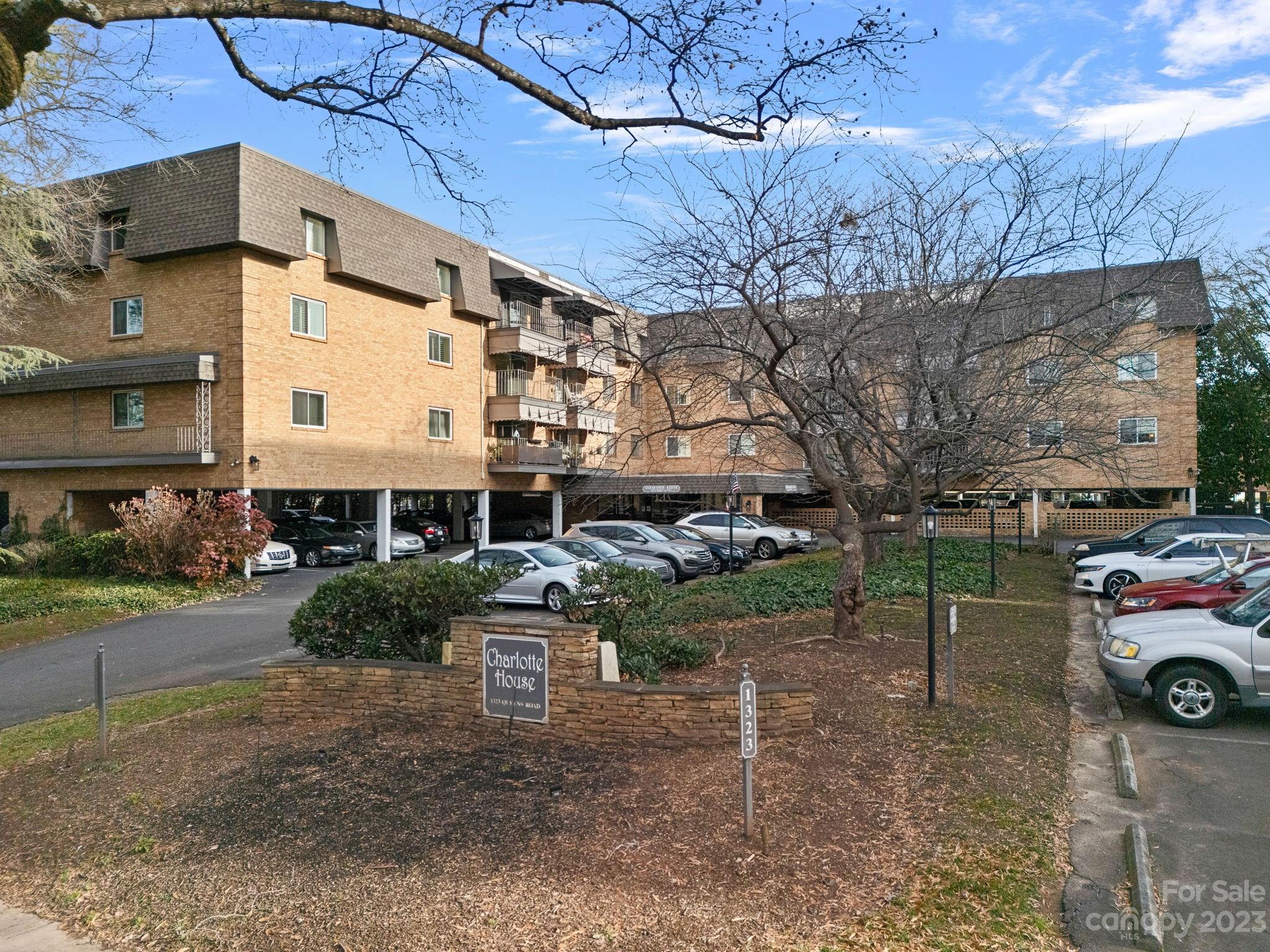 1323 Queens Road Unit: 304