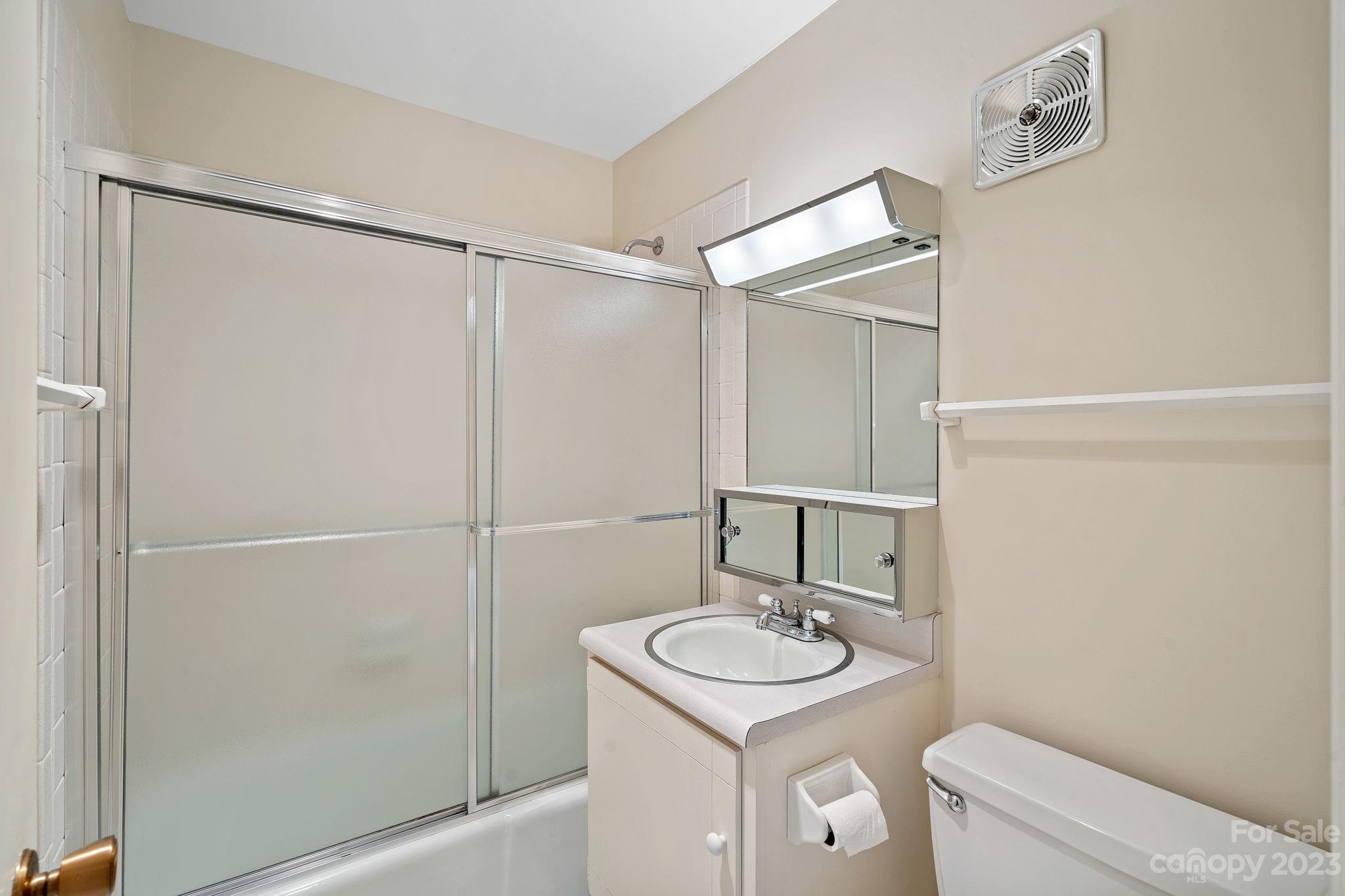 1323 Queens Road Unit: 304