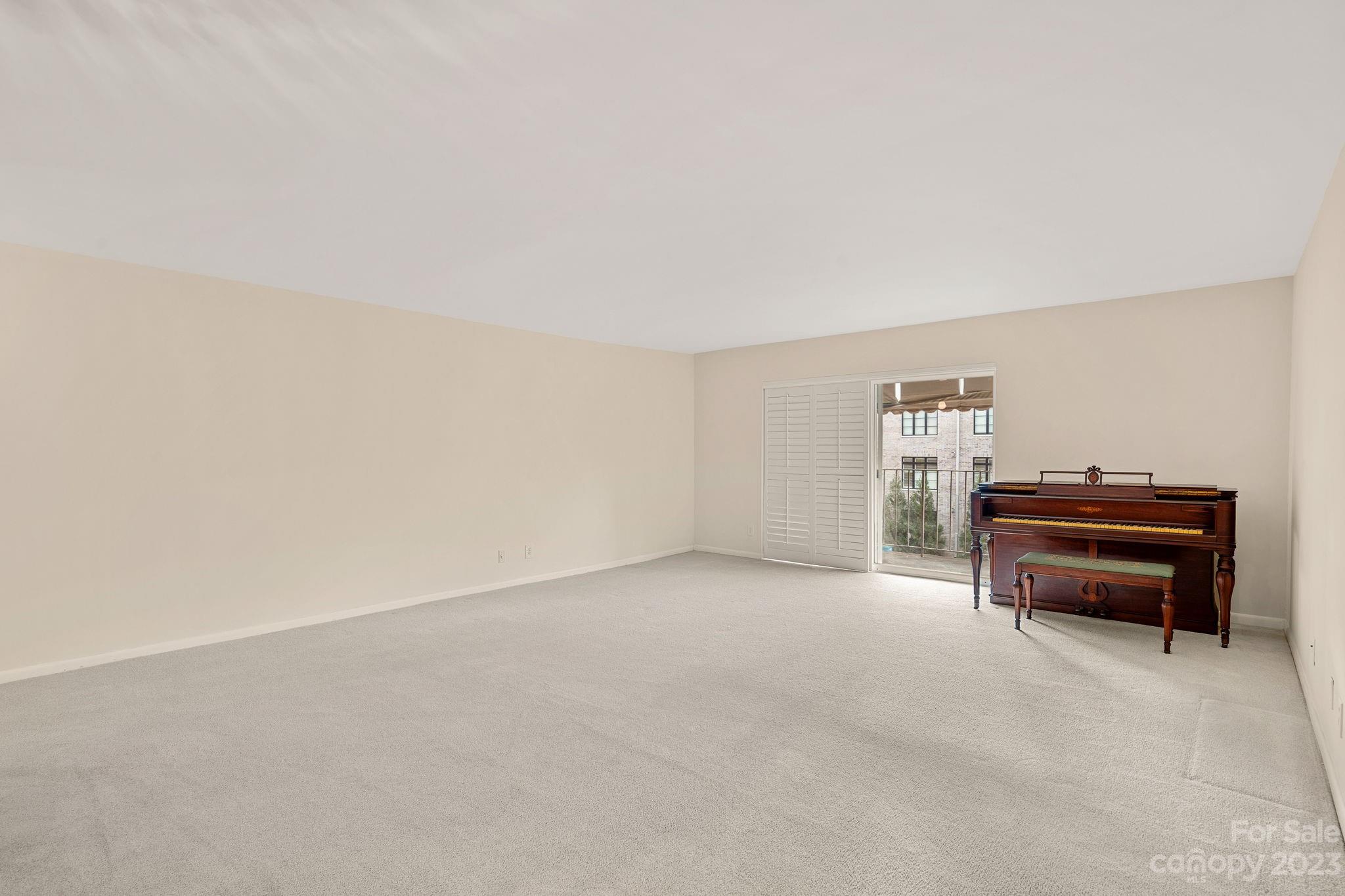 1323 Queens Road Unit: 304