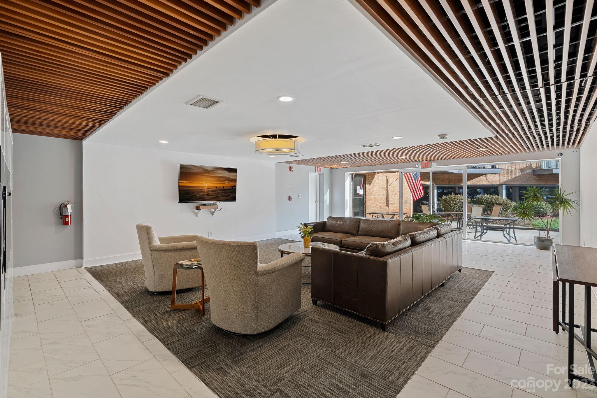 1323 Queens Road Unit: 304