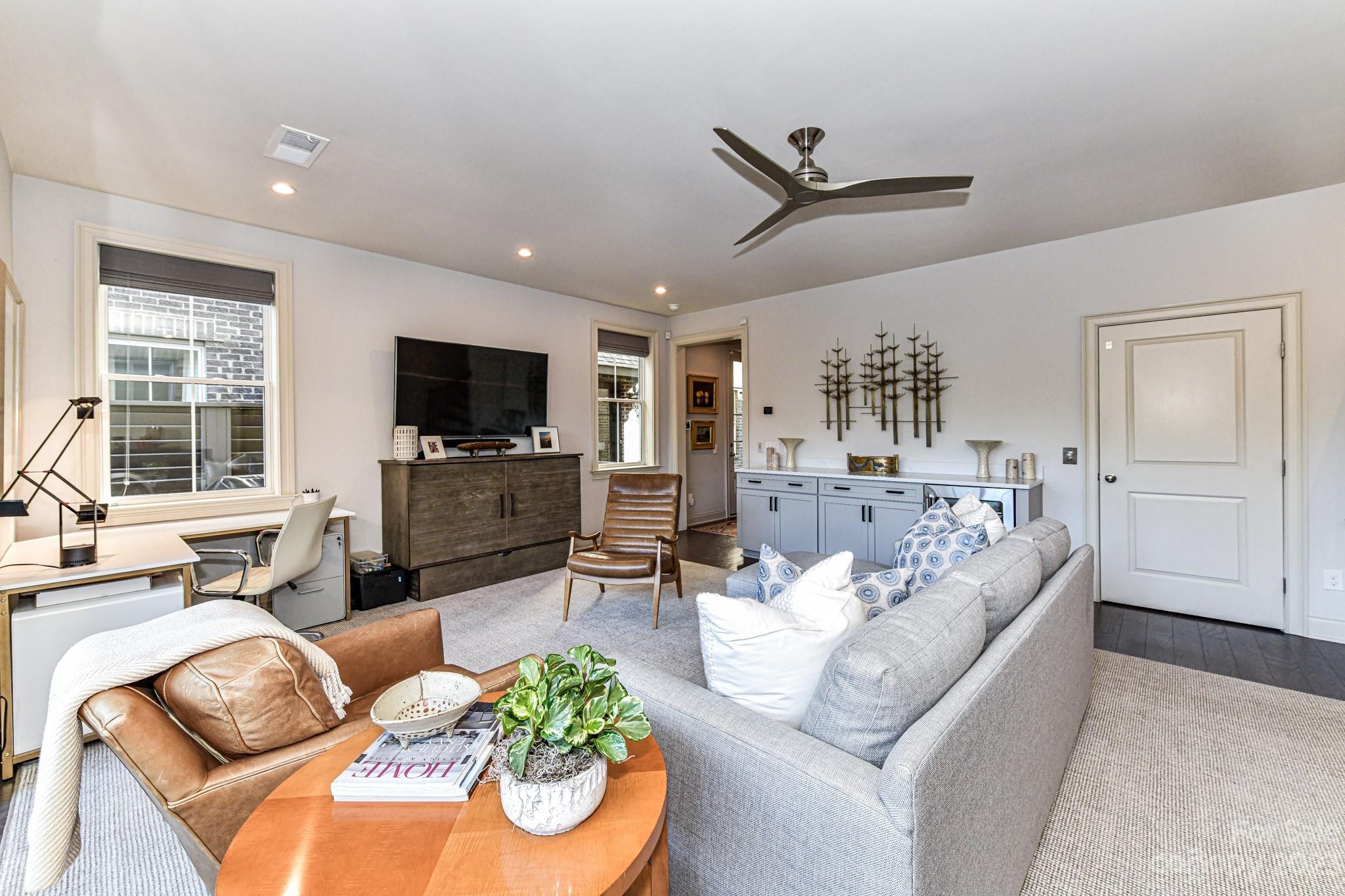 1224 Cotswold Place