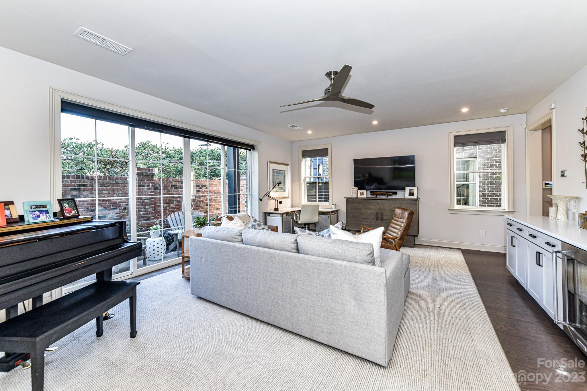 1224 Cotswold Place