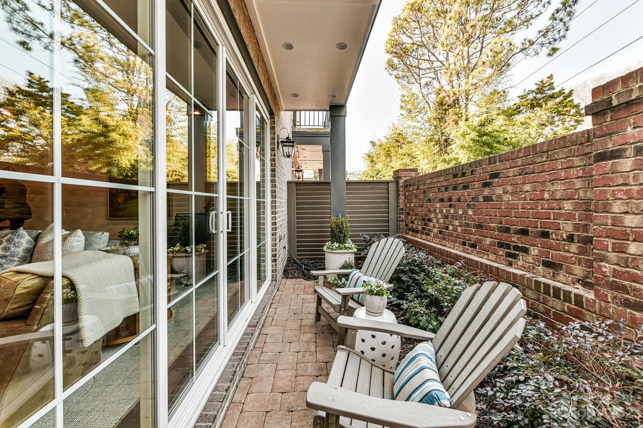 1224 Cotswold Place