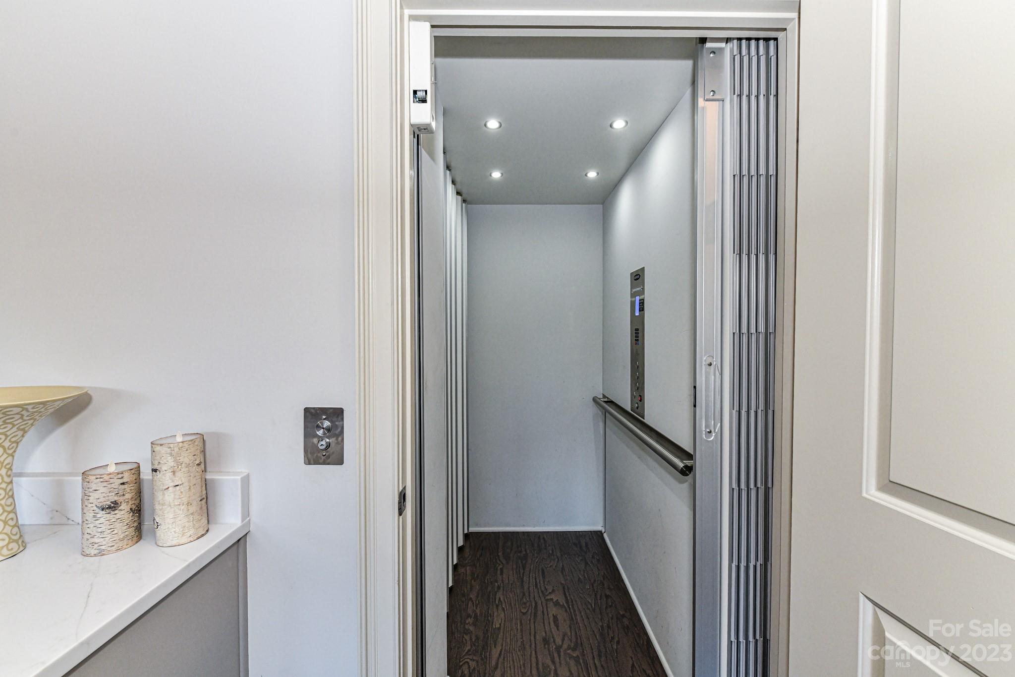 1224 Cotswold Place