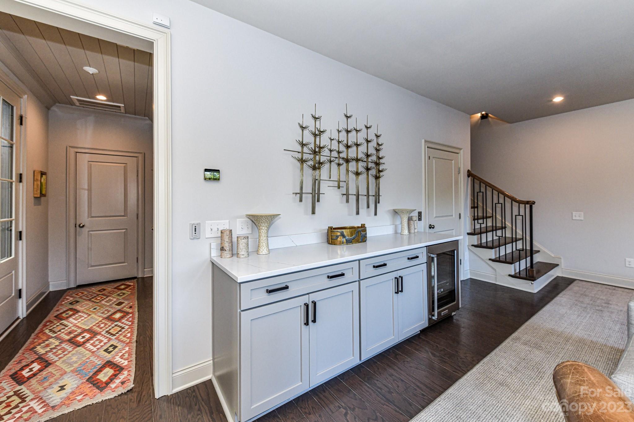 1224 Cotswold Place