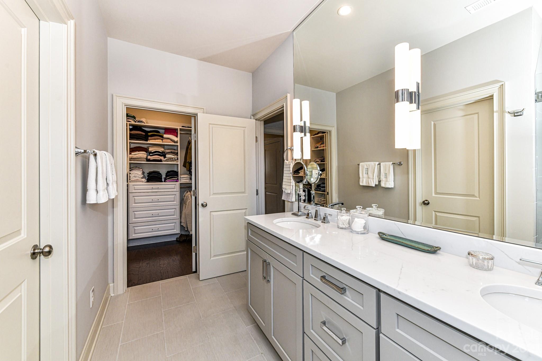 1224 Cotswold Place
