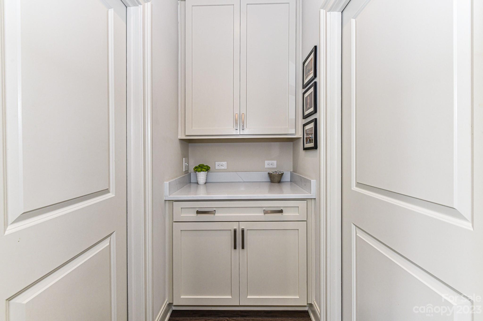 1224 Cotswold Place