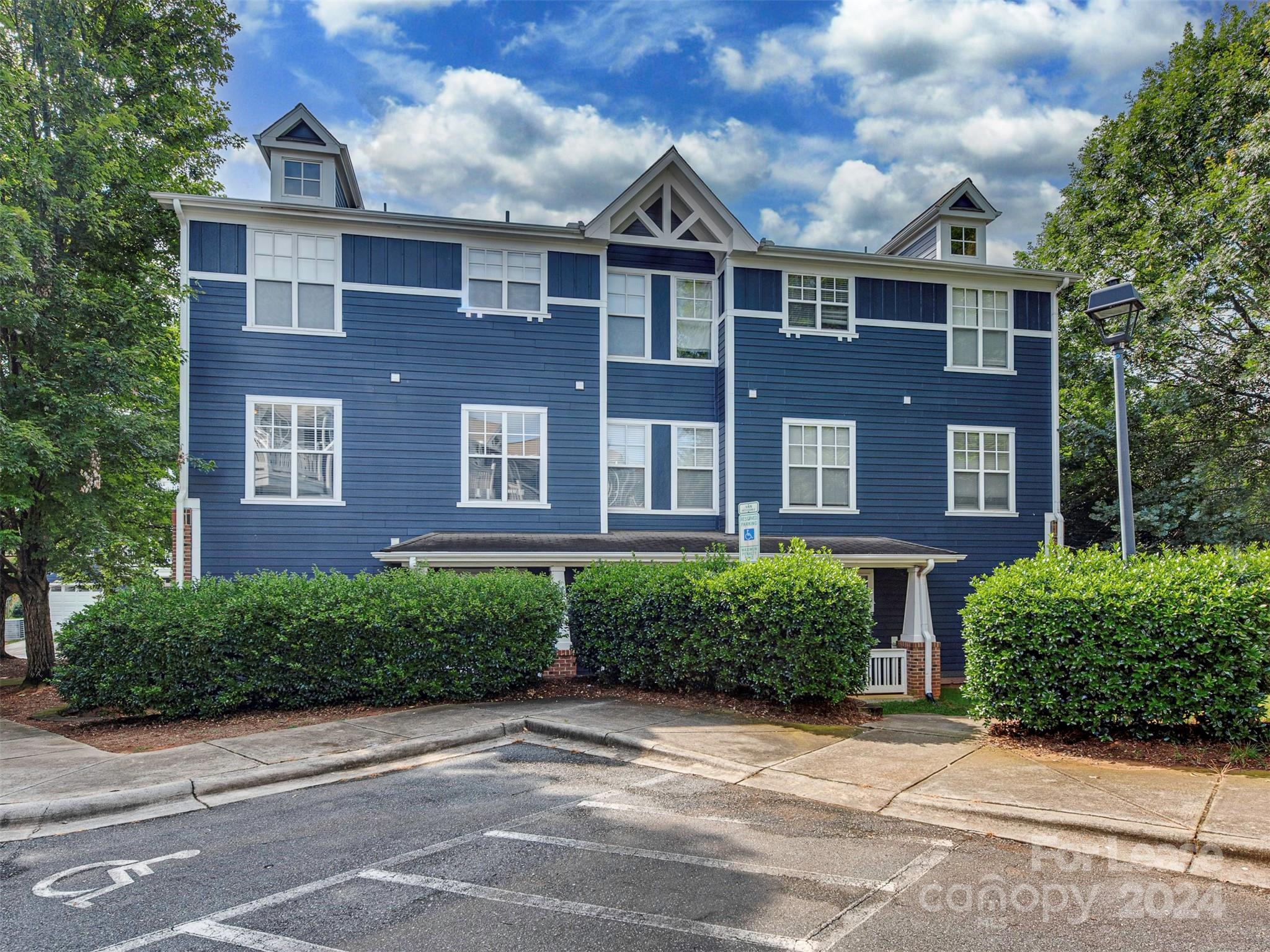 1547 Walnut View Drive