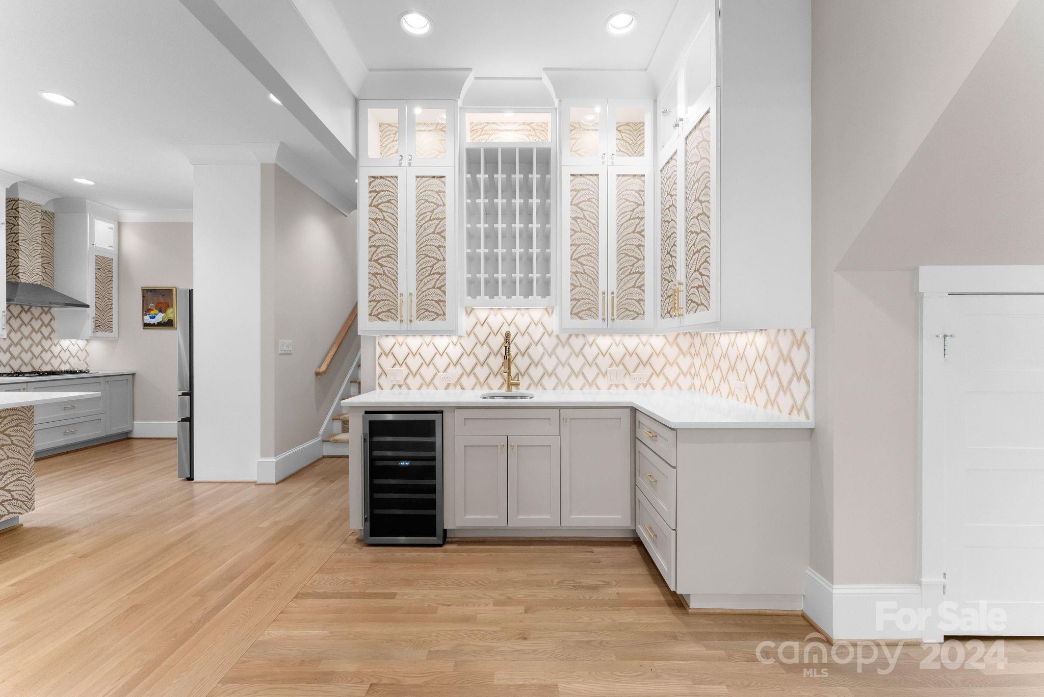 6537 Gardner Lane