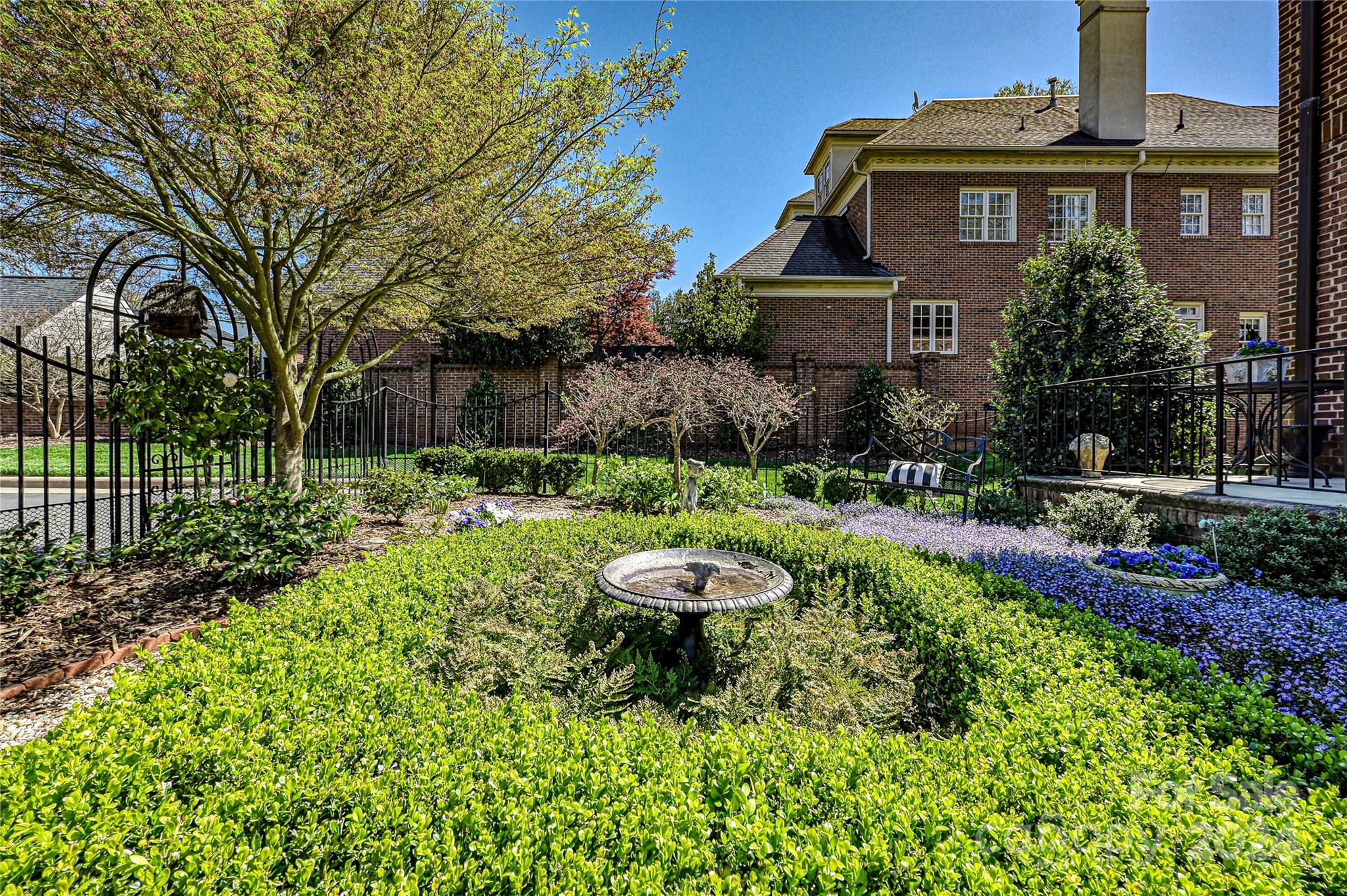 207 Perrin Place