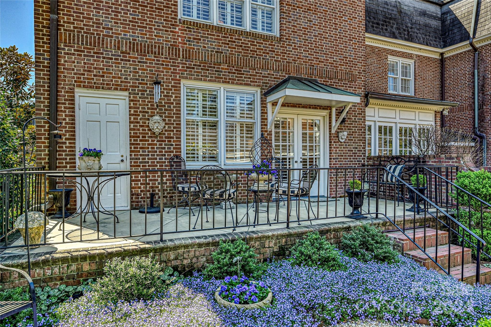 207 Perrin Place