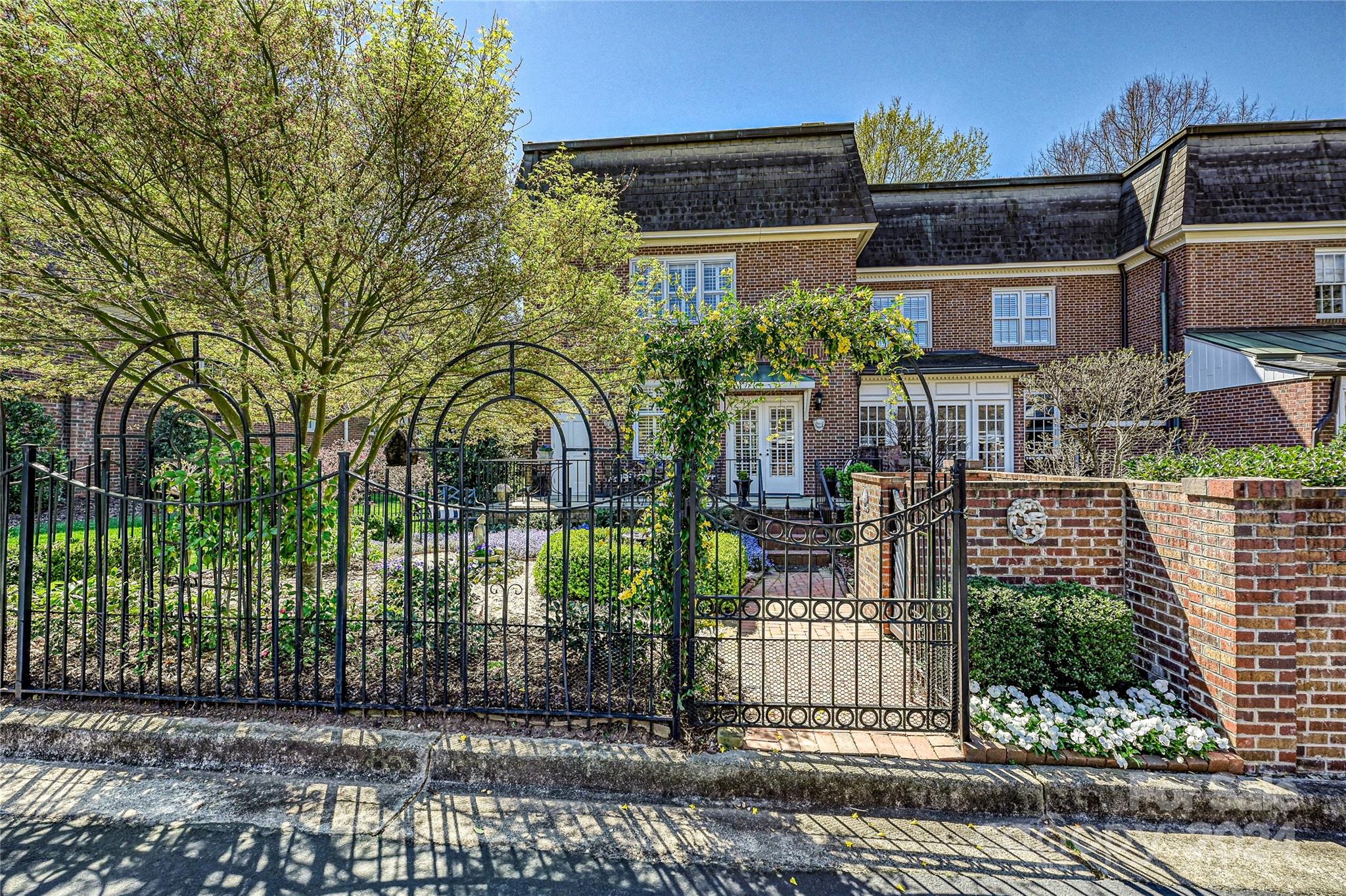 207 Perrin Place
