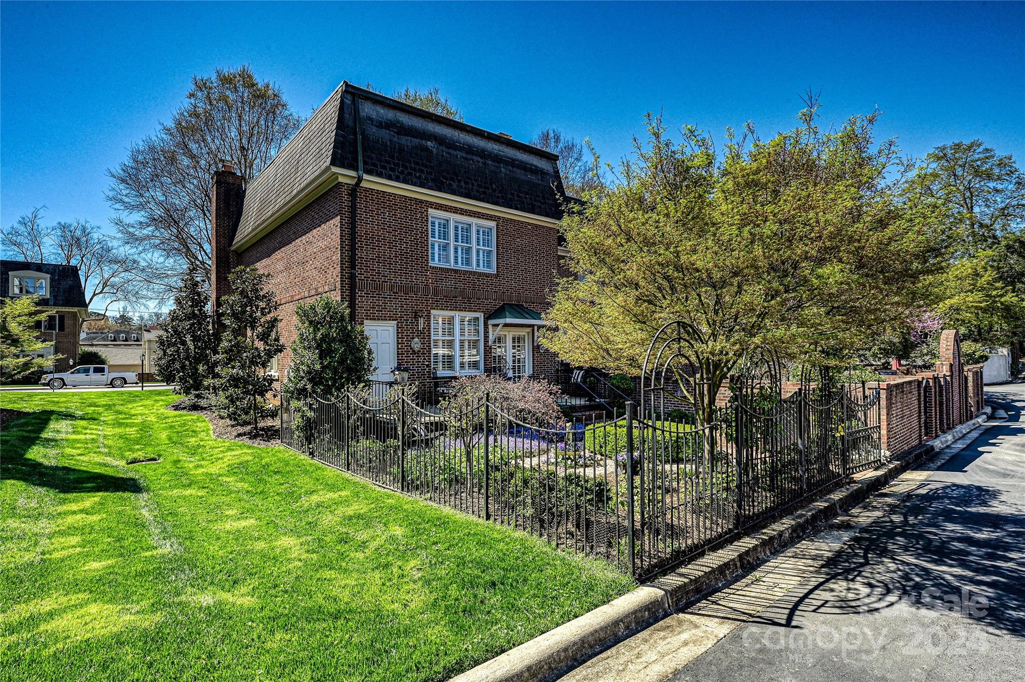 207 Perrin Place